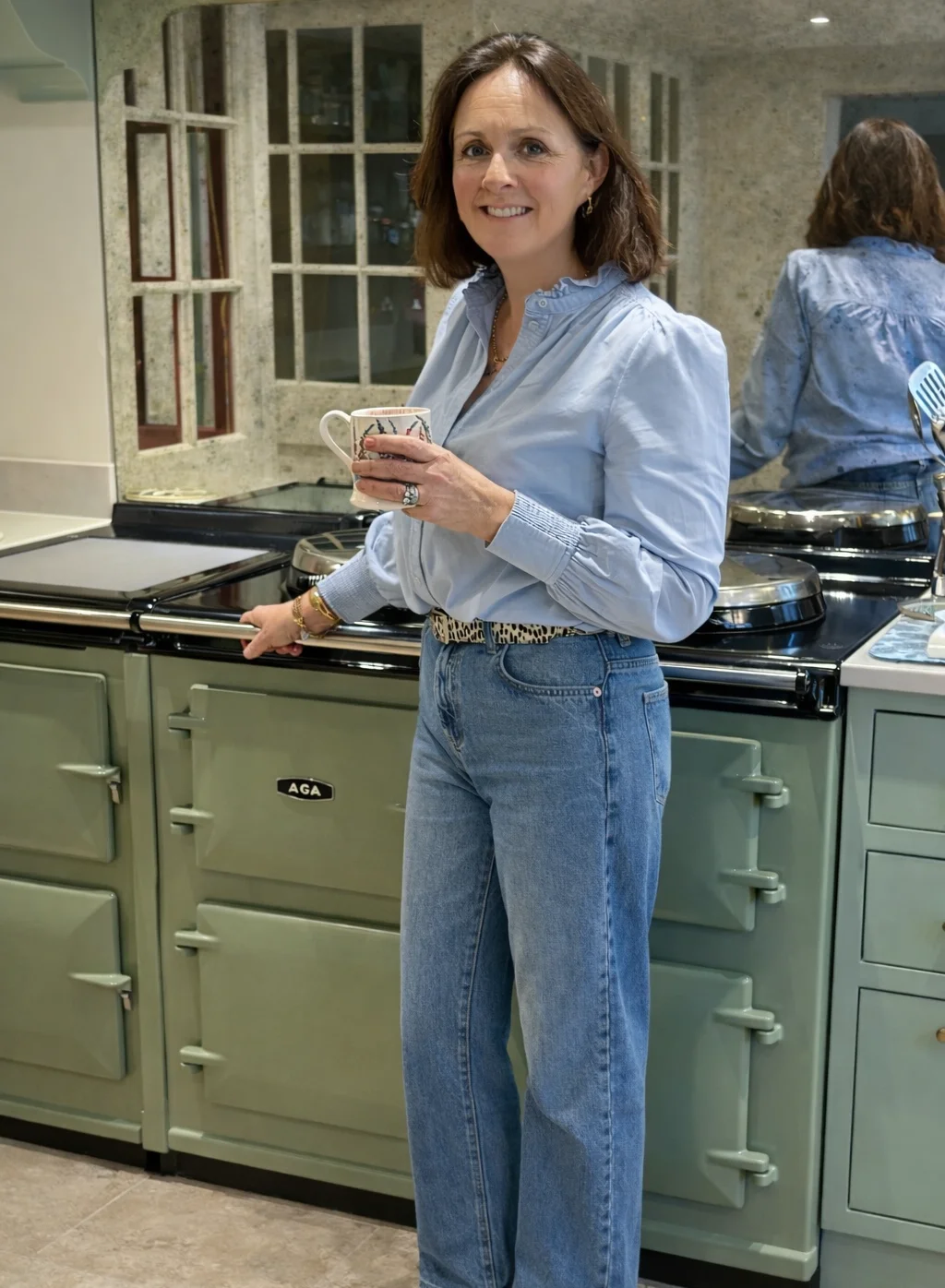 Gee_Standing_next_to_AGA