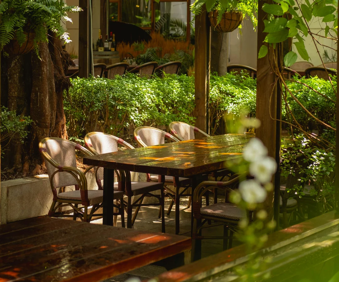 outside_dining_light